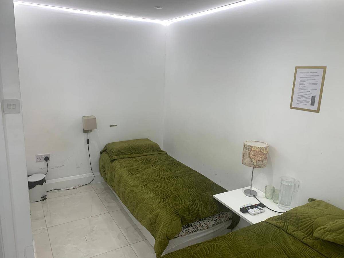 Double Room with Private Bathroom in Borough londonien de Hillingdon, Londres