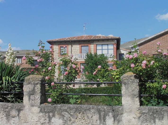 Hotel para 2 personas, con terraza y jardín en Alfoz de Burgos