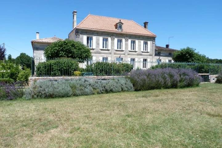 Gîte pour 12 personnes, avec Jacuzzi et Jardin à Cézac