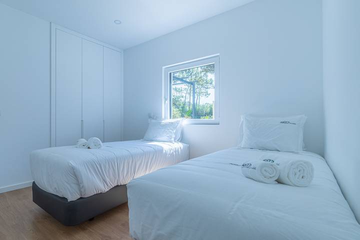 Holiday Home 'Forest Village T2' with Mountain View, Shared Pool and Wi-Fi in São João das Lampas e Terrugem, Costa de Lisboa