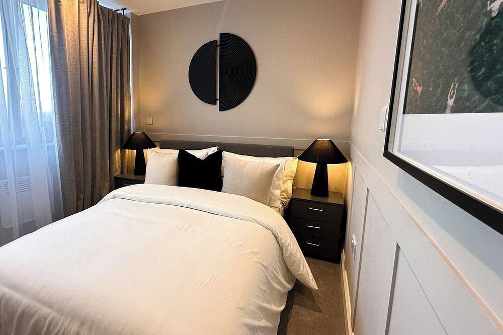 Entire apartment, Stylish 1Bd Flat, Calm, Light-Filled and Central in Wakefield, West Yorkshire