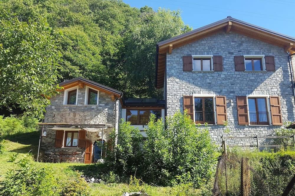 Le Papere apartment in Chalet di Cher in Montemezzo, Veltlin