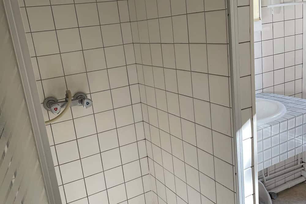 Entire apartment, F2 ground floor with garden, pets allowed free private parking in Villebret, Montluçon region