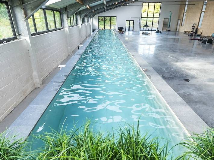 Location de vacances pour 38 personnes, avec terrasse et balcon/terrasse à Érezée - 2