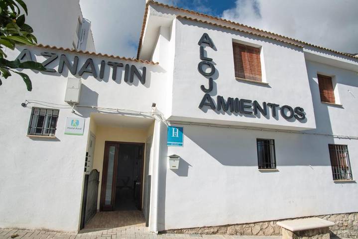 Aparthotel para 14 personas, con piscina en Sierra Mágina - 2