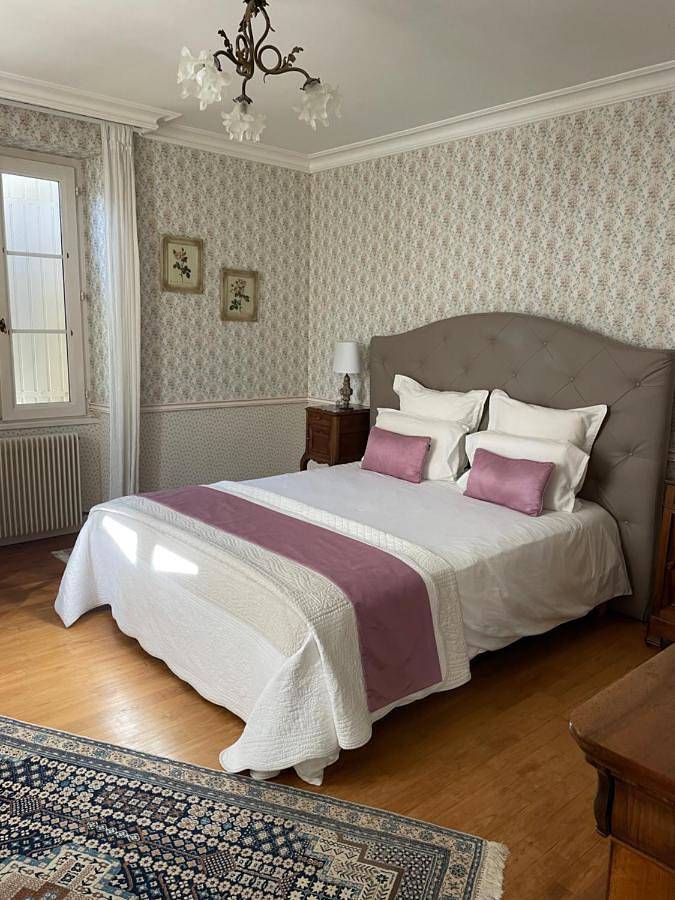 Location de vacances pour 3 personnes, avec jardin ainsi que vue et terrasse à Cardan (Gironde)