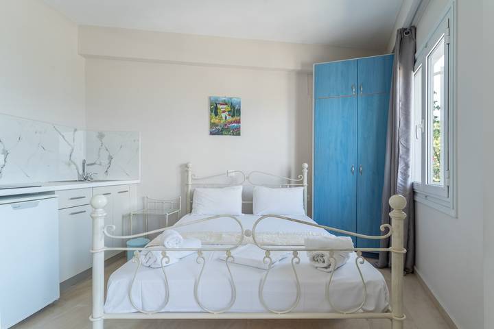 Entire apartment, Apartment 'Quadruple  4' with Sea View, Wi-Fi and Air Conditioning in Nikiana, Alexandros