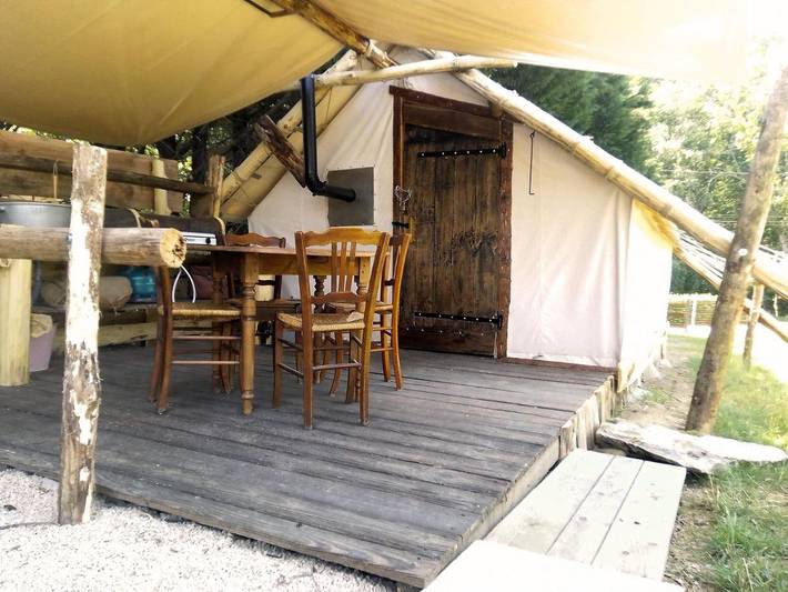 Tente pour 4 personnes, avec Terrasse ainsi que Jardin et Vue