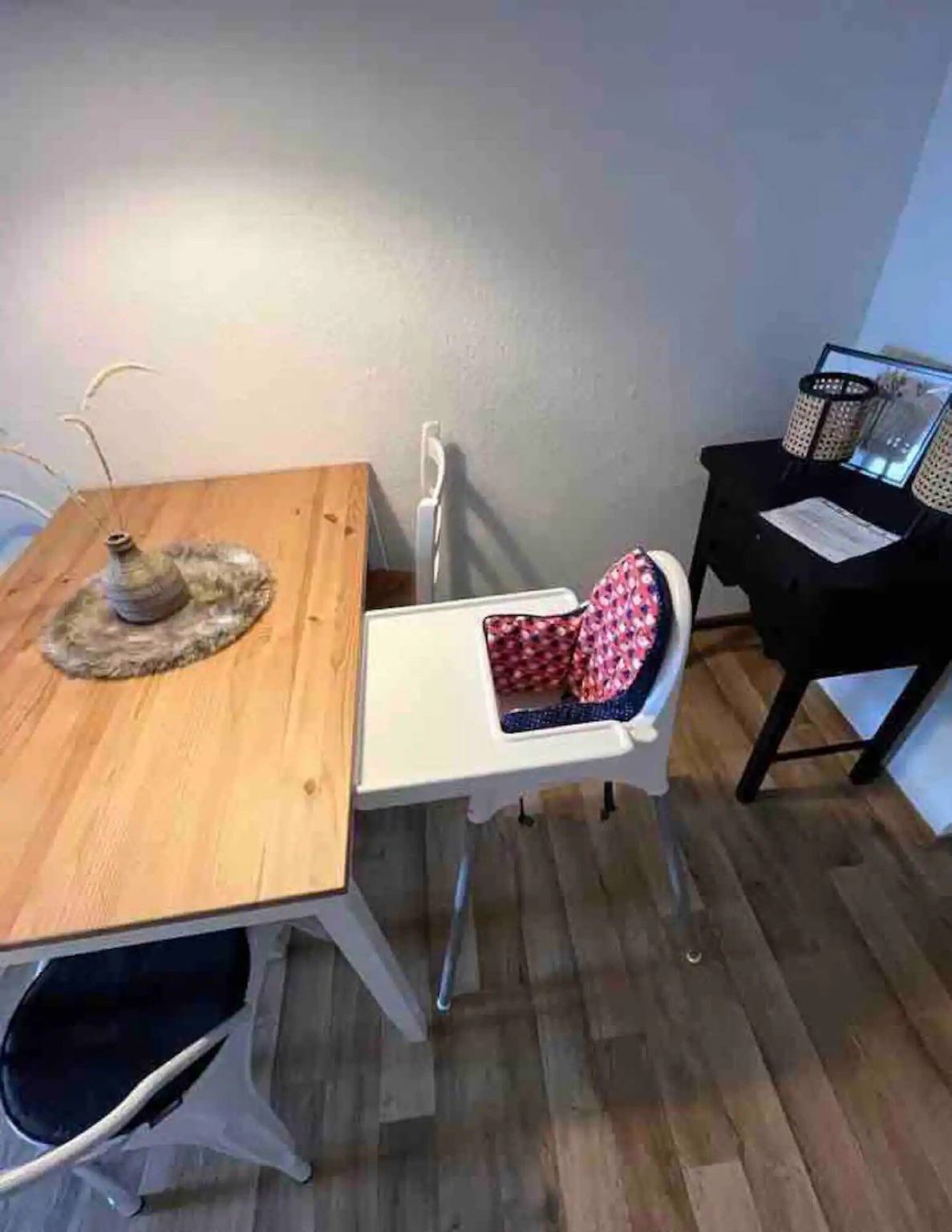Ganze Wohnung, Ferienwohnung 'Schöne Dachgeschosswohnung' mit Wlan in Magdeburg, Elbe-Börde-Heide