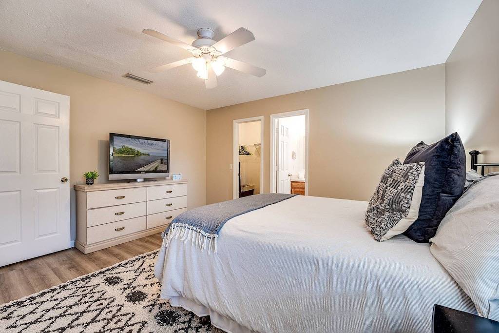 In Green Cove Springs, Fenced Bikes, Boat/Rv Parking, Near Public Ramp, Seasonal Pool, Dogs Ok in Clay County (FL)