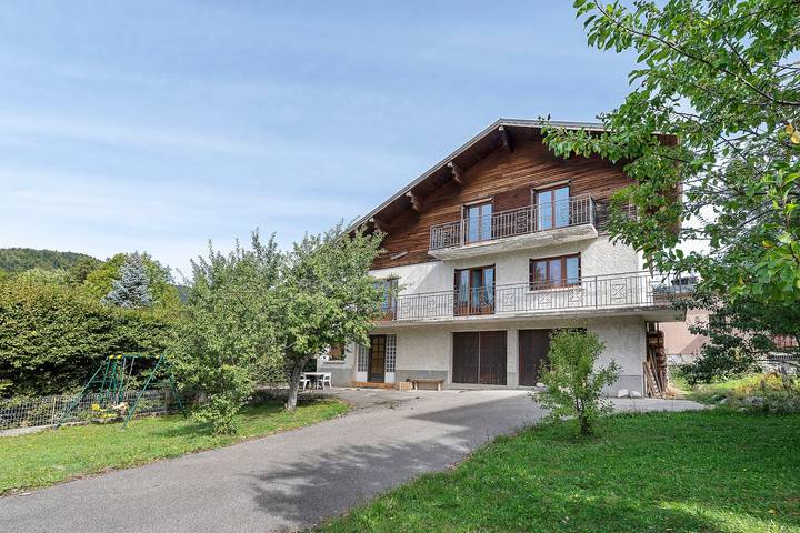 Apartamento entero, Apartamento 'Le Belle Vue': vistas a la montaña, jardín compartido y Wi-Fi in Villard-de-Lans, Parc naturel régional du Vercors