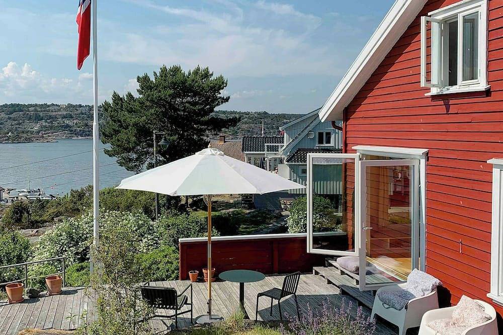 Idyllisches Cottage mit Meerblick auf einer ruhigen Insel in Tvedestrand