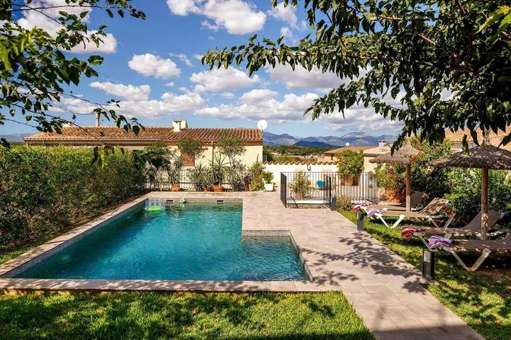 Casa de vacaciones para 10 personas, con piscina además de vistas y jardín - 1