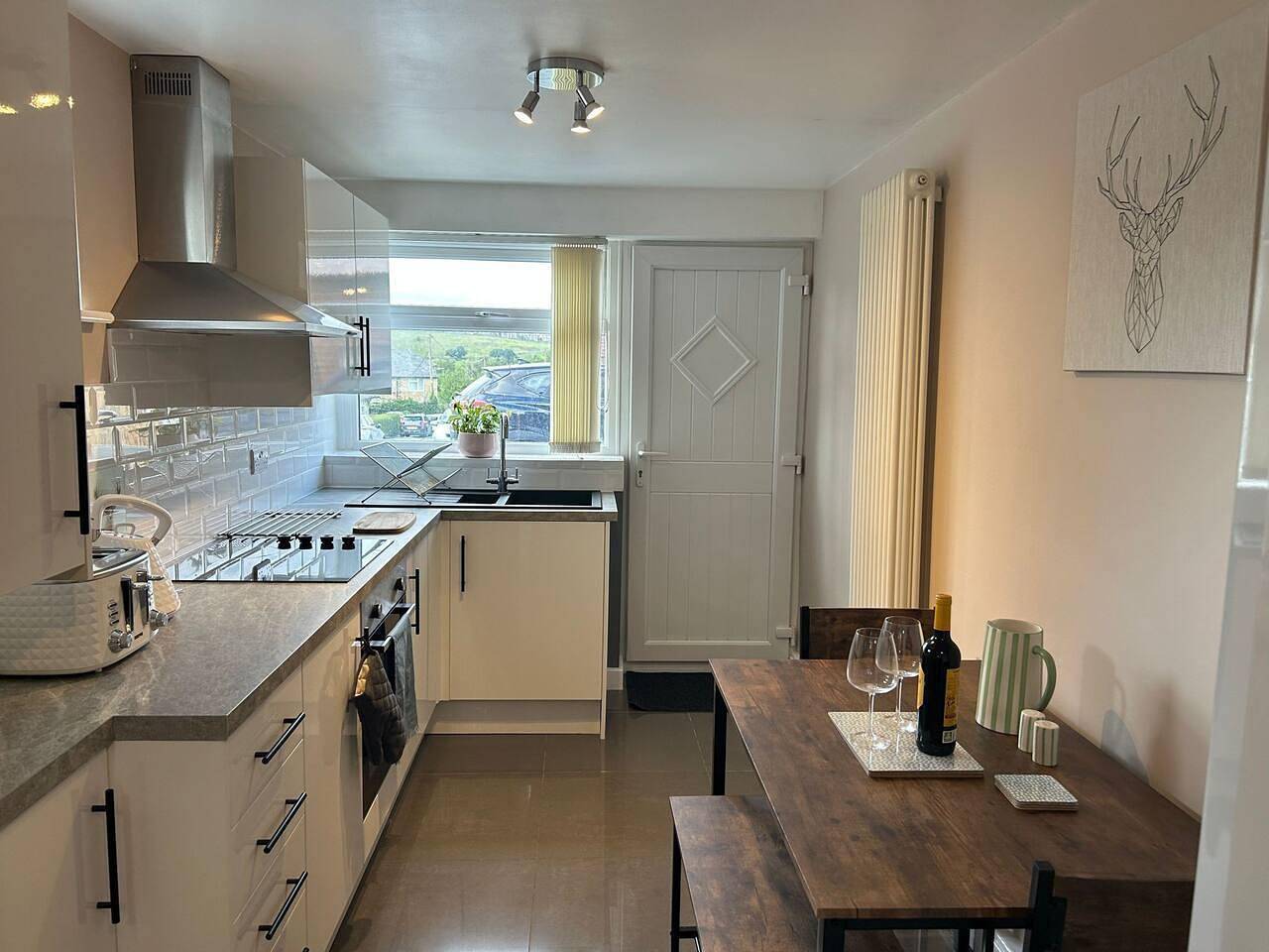 1-Bed House, Sleeps 4, Free Parking in Disley, Cheshire East