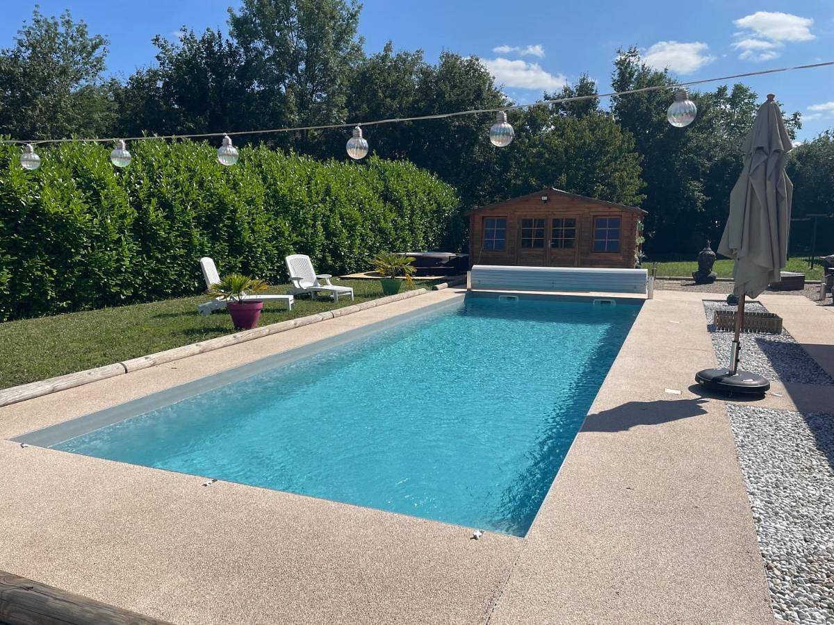 Double Room with Private Bathroom in Saint-Victor-de-Morestel, Région de La Tour-du-Pin