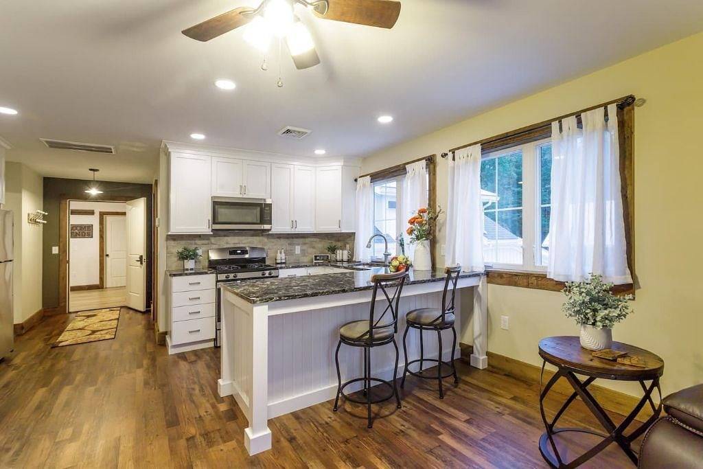 Amish Farm Retreat - Daily Pastries, Sunset Views & Cozy Private Suite in Lebanon County