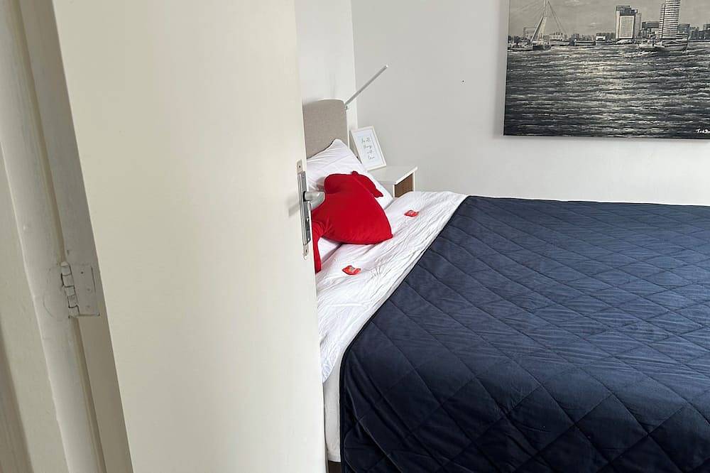 Entire apartment, Charming 2-bedroom apartment in Rotterdam with city views in Rotterdam, South Holland