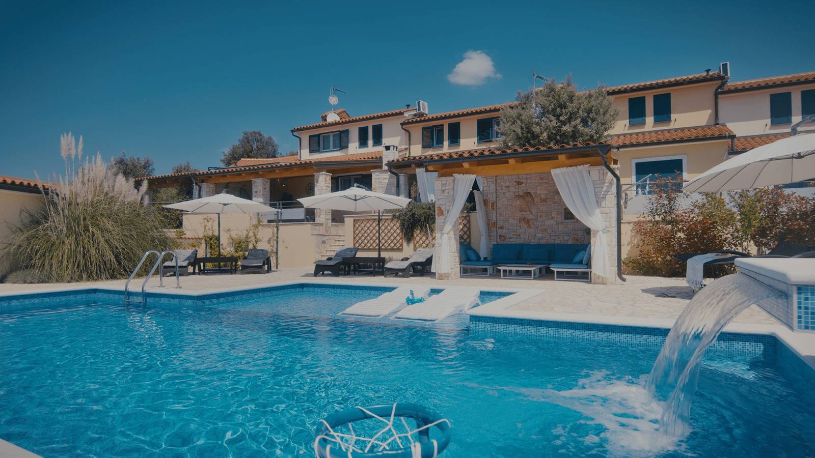 Casa vacanza a Peroj a partire da 244€ a notte