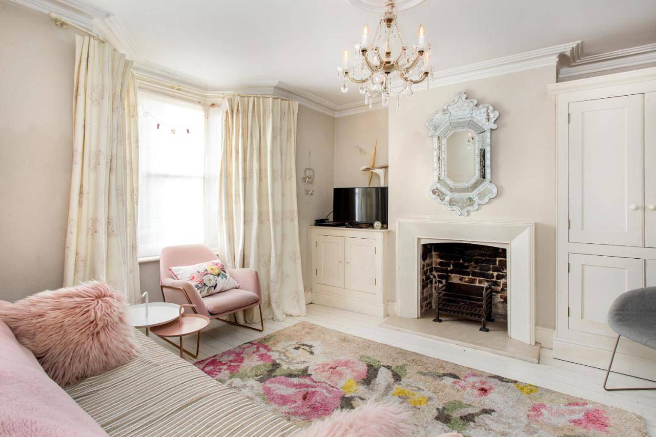 Designer's Town House in Winchester, South Downs