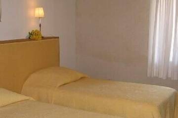 Gîte pour 5 Personnes dans Dirol, Nièvre, Photo 2