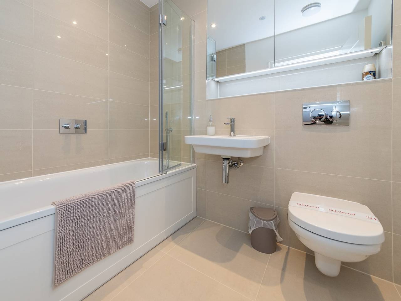 Modern 4Br New Home near Biz Park & Station | Pass the Keys in Reading, Berkshire