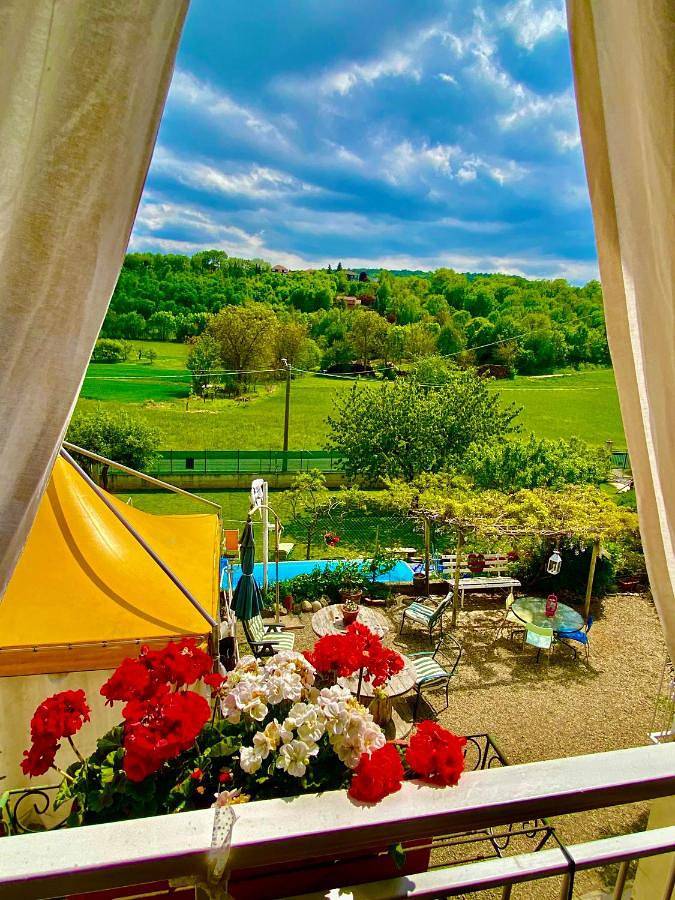Chambre d’hôte pour 3 personnes, avec jardin ainsi que piscine et vue, animaux acceptés à Buttigliera Alta