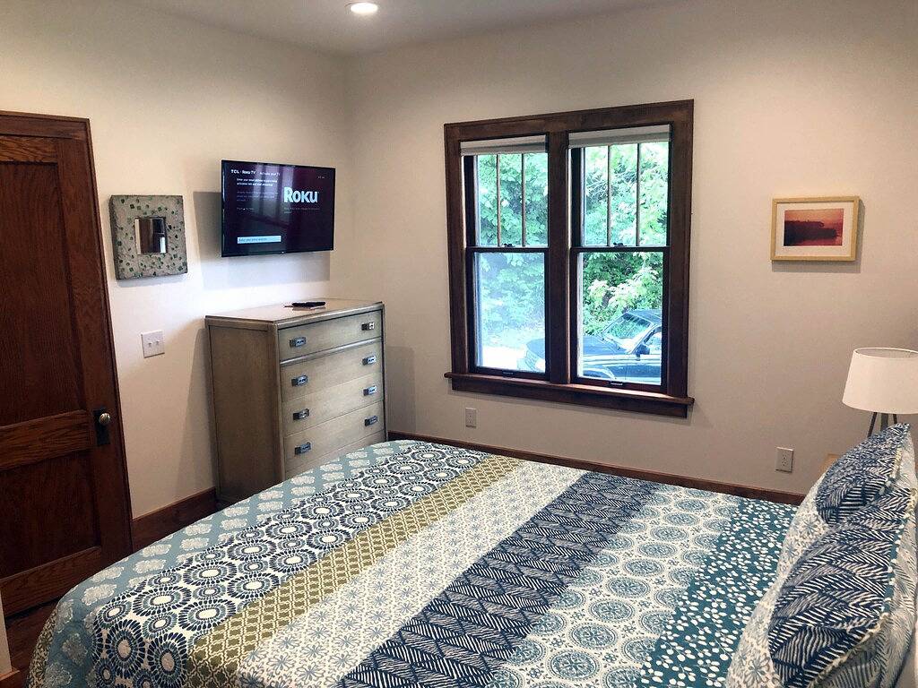 4-bedroom vacation home just 3 minutes drive to Lake Michigan in Macatawa, Michigansee