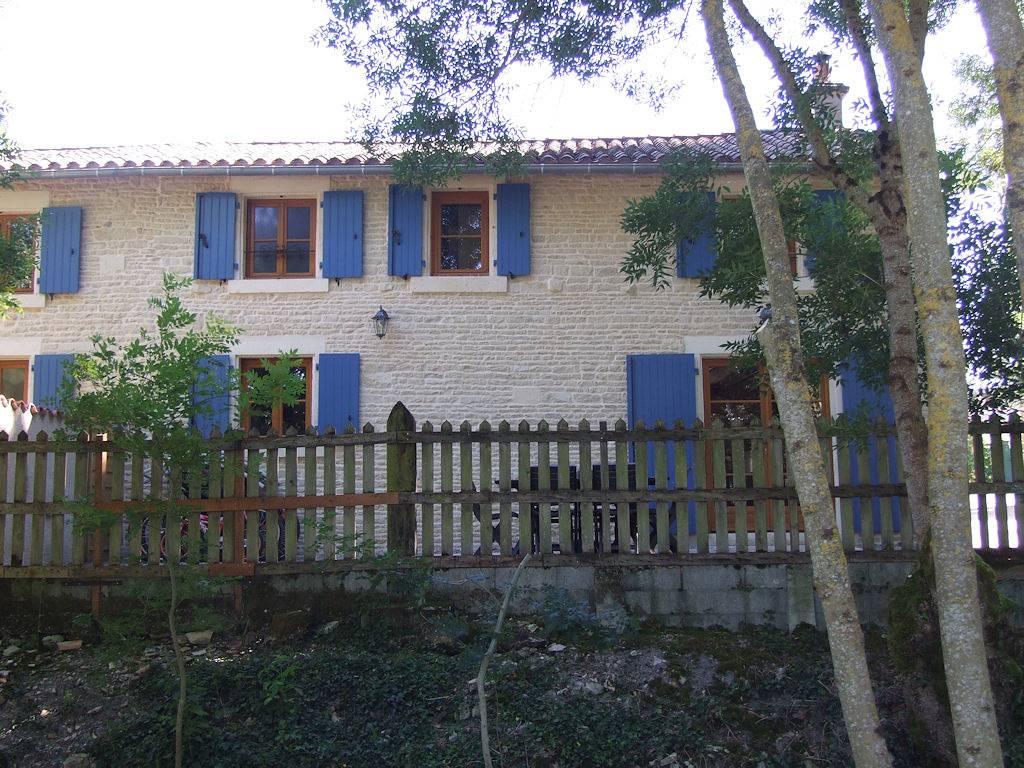 Les Sabots Bleus : Gîte l'Angélique, 2 à 6 pers. (3 chambres) in Arçais, Région de Niort