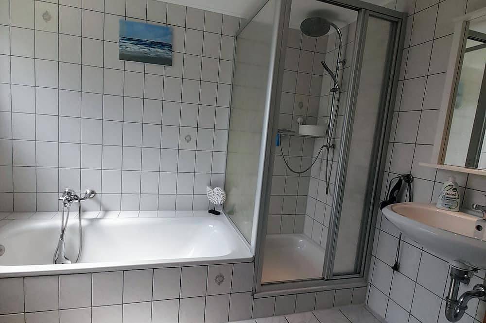 Ganze Wohnung, Fewo bei ,Jemgum,Ditzum,in Sackgasse verkehrsgünstig mit Blick auf den Ems-Deich in Jemgum, Ostfriesland