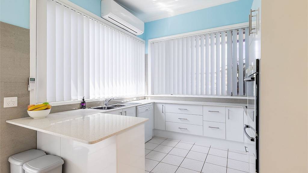 Golden Sands 2 Short Street, Air Con, Wifi, Beach View in Fingal Bay, Hunter Valley