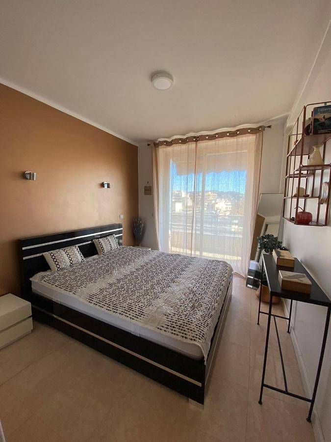 Gîte pour 5 personnes, avec terrasse et vue dans Chateau Et Parc Vallombrosa Cannes