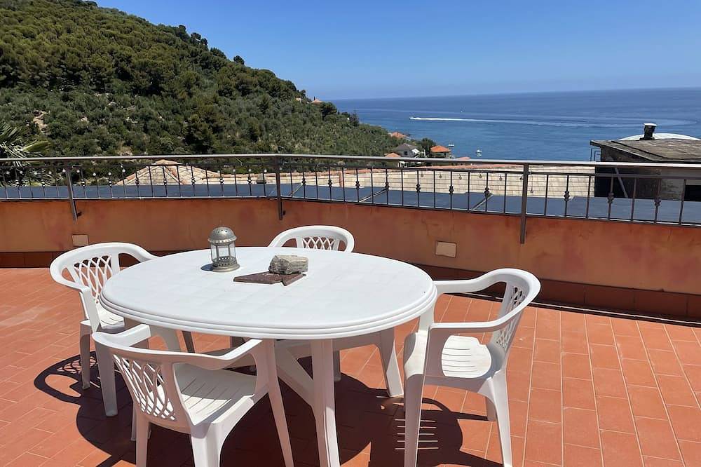 Casa Maria terrazza con vista panoramica, parcheggio, libero dal 10 ottobre in Marina delle Reti, Cervo (Liguria)