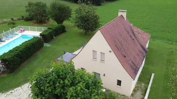 Location de vacances pour 11 personnes, avec terrasse ainsi que piscine et jardin à Saint-Crépin-et-Carlucet - 2