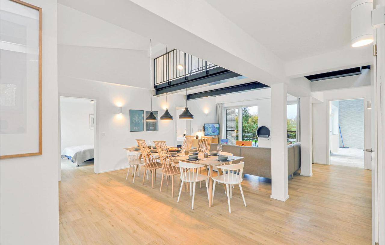 Five-Bedroom Holiday Home in Marissa Ferienpark, Lembruch