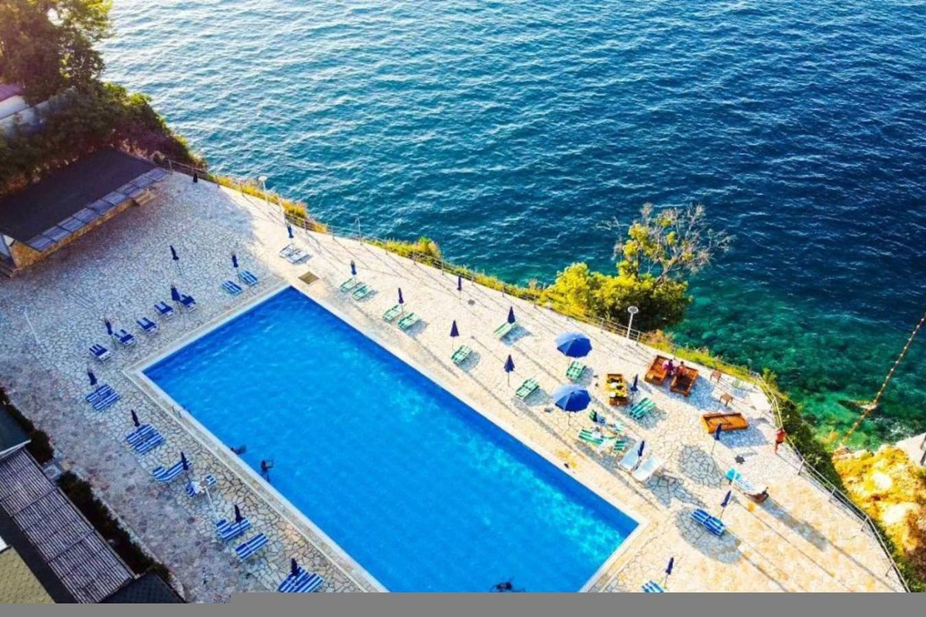 Apartamento entero, Aquamarine Poolside Apartment | 1Br & Free Parking in Orikum, Vlorë