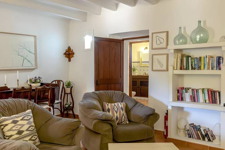 Villa 'Panada' with Private Pool, Wi-Fi, and Air Conditioning in Pollença Town, Pollença