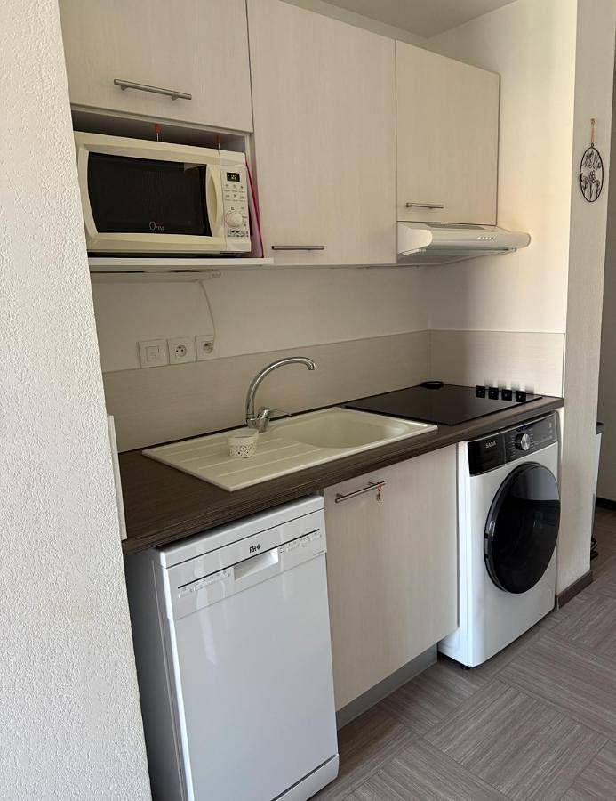Gîte pour 4 personnes, avec Terrasse ainsi que Piscine et Vue dans Thermes de Gréoux les Bains - 3