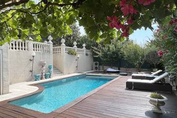 Location de vacances pour 8 personnes, avec terrasse et jardin dans Marineland (Juan-les-Pins)