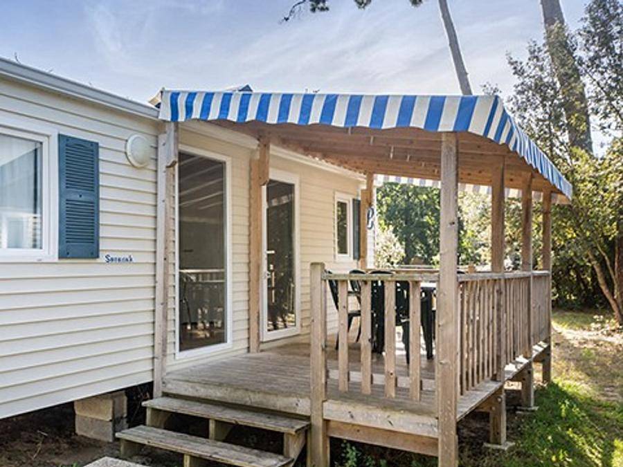 Camping Marvilla Parks - La Pinède - Mobile home 4 persons - Comfort Xl | 2 Bedrooms | 4 Pers. | Raised terrace | Tv in Les Mathes, Côte de Beauté