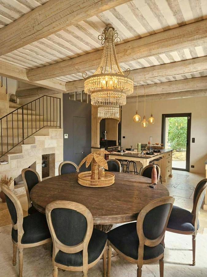 Location de vacances pour 8 personnes, avec terrasse ainsi que jardin et piscine à La Roque-sur-Pernes - 3