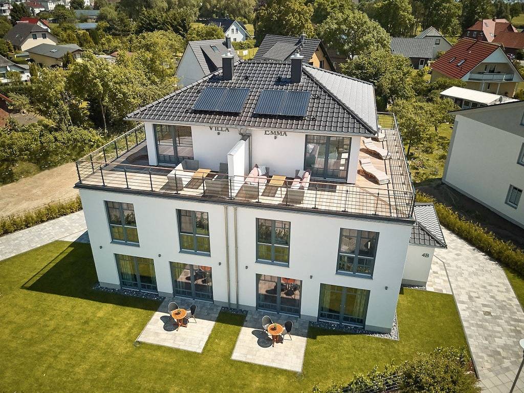 Villa in Sellin mit Schwimmbecken in Selliner See, Sellin
