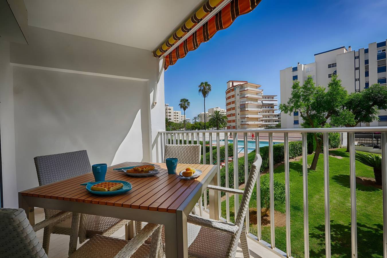 Apartamento entero, Apartamento 'Brasil Mar' con Wi-Fi y aire acondicionado in Playa de Gandía, Costa de Valencia