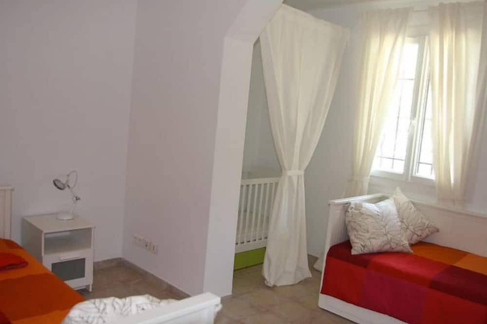 Entire apartment, Villa le printemps - Saint-Laurent-Du-Var in Saint-Laurent-du-Var, Cannes region