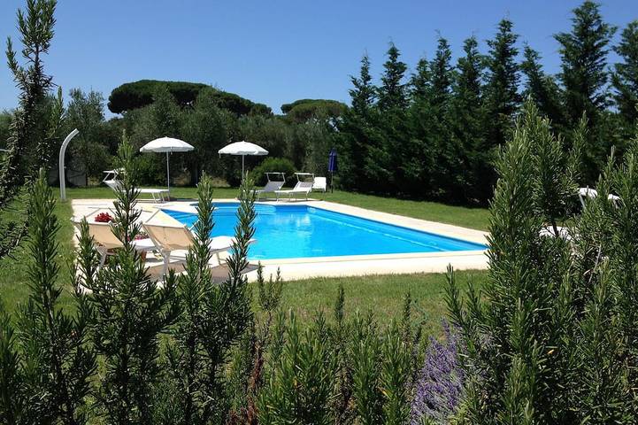 Villa for 10 people, with garden - 1