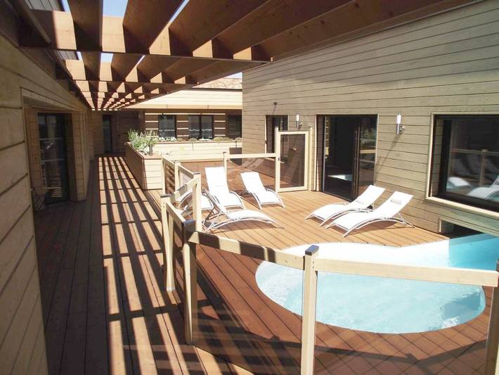 Location de vacances pour 2 personnes, avec Jacuzzi et Terrasse ainsi que Piscine et Vue à Saint-Germain-sur-Moine