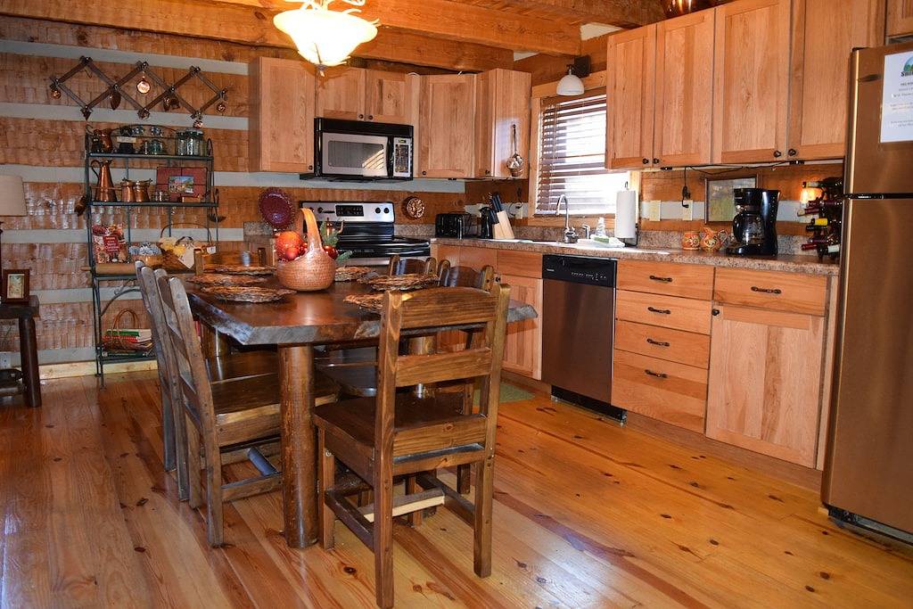 Bear Meade - 2 Schlafzimmer / 2 Bäder, Zugang zum Pool, Gaskamine, privat und charmant, Whirlpool & mehr in Tuckaleechee, Blount County