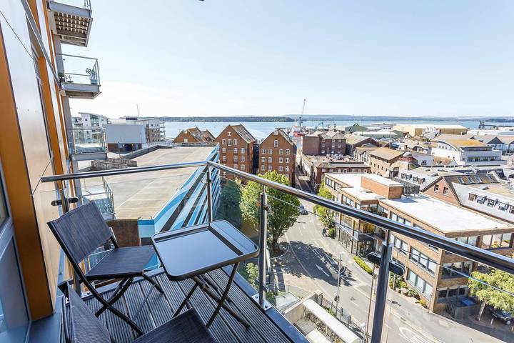 Entire apartment, Purbecks  - Superb views to Poole Harbour and Purbeck Hills in Poole, Poole Harbour