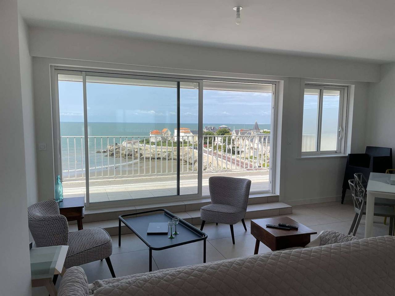 Appartement entier, Superbe appart à 10m de la plage, 2 terrasses, 3 chambres, vue océan in Royan, Côte de Beauté