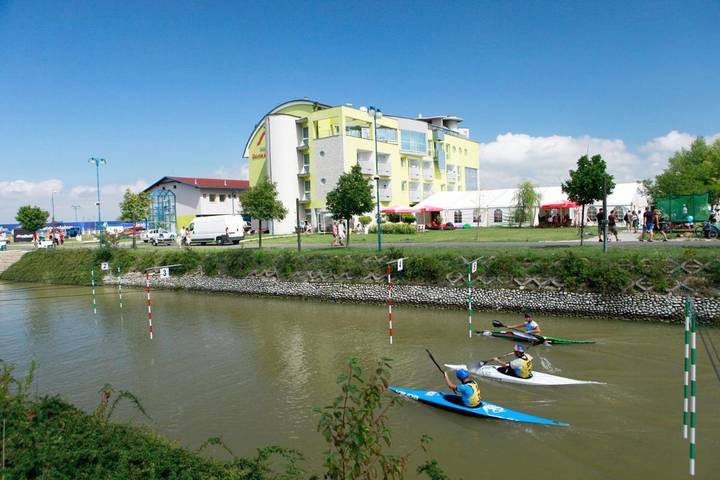 Hotel voor 4 personen, met tuin en zwembad, met huisdier in Bratislava
