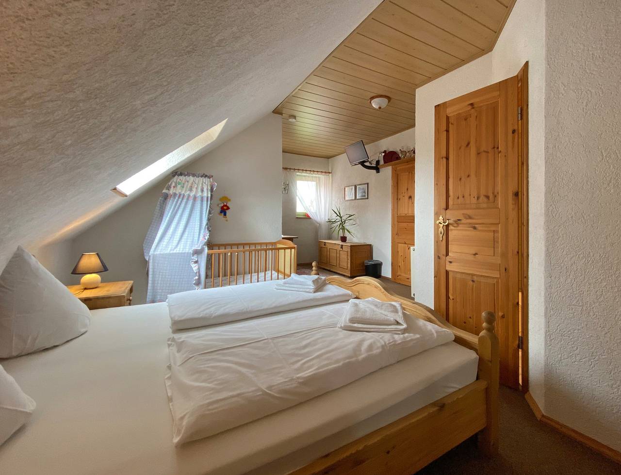 Doppelzimmer Julius mit Kinderbett in Stolpen, Elbsandsteingebirge